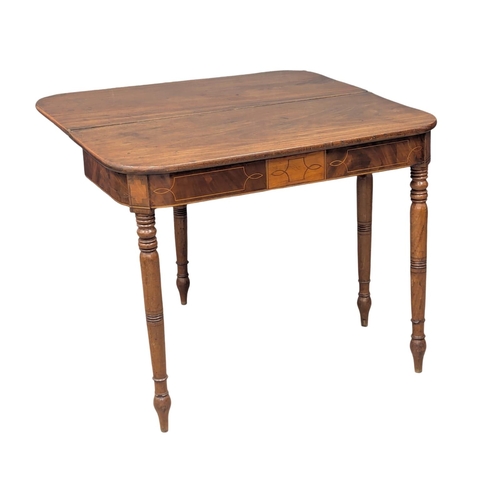 260 - A George IV inlaid mahogany turnover tea table on turned legs. Circa 1820. 90x45x74cm