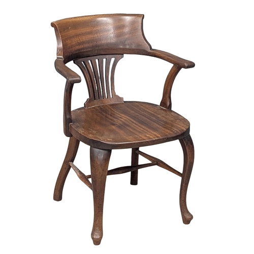 273 - An Early 20th Century American desk chair. Circa 1900. 1