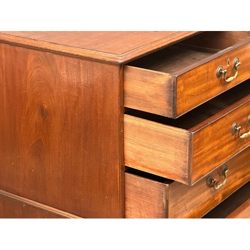 28 - A large good quality George III, Early 19th Century mahogany chest on chest/chest of drawers, with o... 