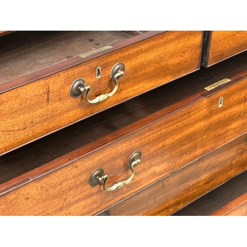 28 - A large good quality George III, Early 19th Century mahogany chest on chest/chest of drawers, with o... 