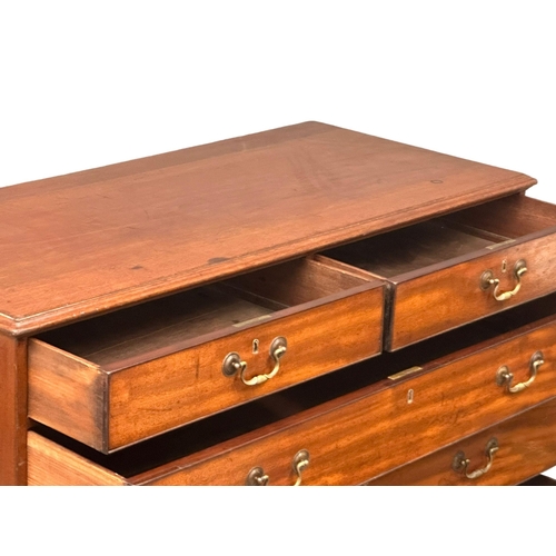 28 - A large good quality George III, Early 19th Century mahogany chest on chest/chest of drawers, with o... 