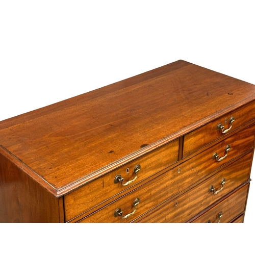 28 - A large good quality George III, Early 19th Century mahogany chest on chest/chest of drawers, with o... 