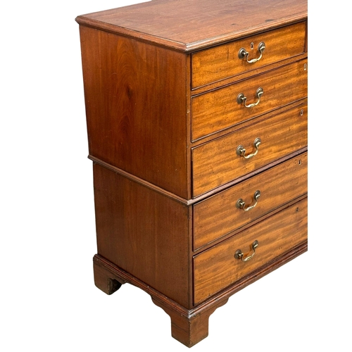 28 - A large good quality George III, Early 19th Century mahogany chest on chest/chest of drawers, with o... 