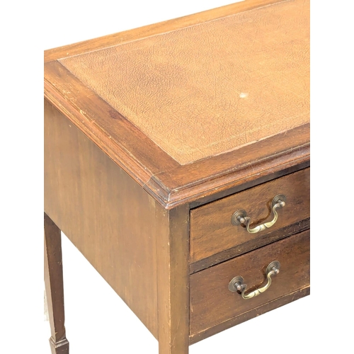 315 - A 1930s mahogany writing desk with leather top on square tapering legs. 109x57x77cm