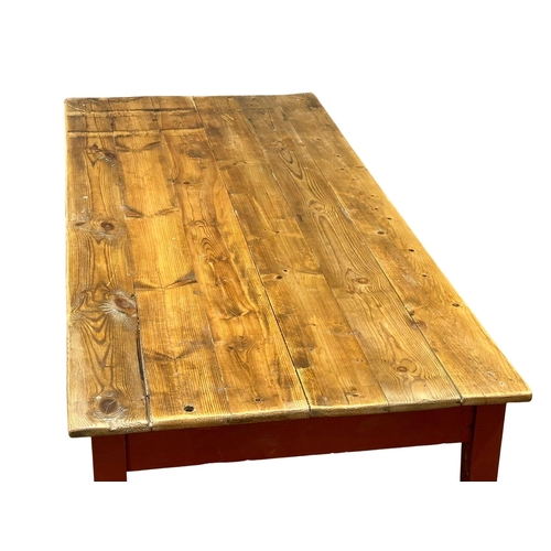 37 - A large Early 20th Century Shakers style pine farmhouse kitchen table. 203x86x77cm