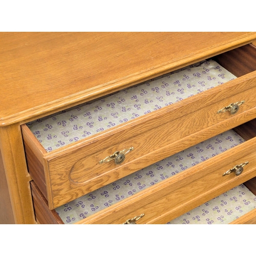 402 - A 18th Century style French oak chest of drawers. 83x45x76cm