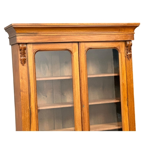 404 - A 19th Century Victorian bookcase. Circa 1870. 104x39x205.5cm