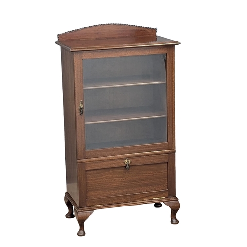 406 - An Early 20th Century mahogany display cabinet. Circa 1910. 68x40x124cm