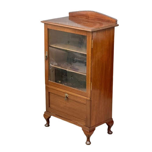 406 - An Early 20th Century mahogany display cabinet. Circa 1910. 68x40x124cm