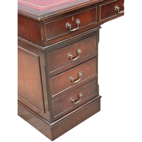 53 - A large George III style mahogany pedestal desk, with leather top. 153x93x79cm