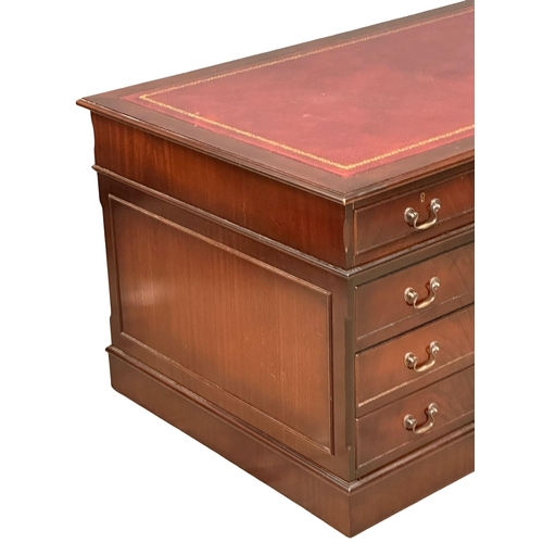 53 - A large George III style mahogany pedestal desk, with leather top. 153x93x79cm