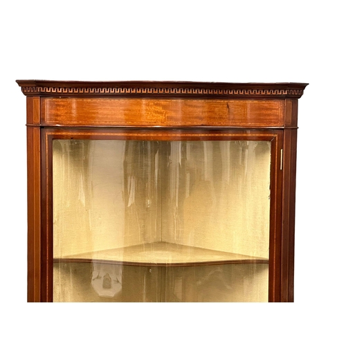 557 - An Edwardian inlaid mahogany corner cabinet with bowed glass and splayed feet. Sheraton Revival. 73x... 