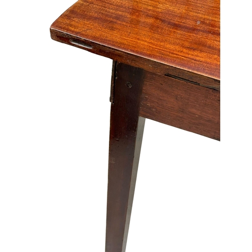 582 - A large George III, Early 19th Century mahogany side table. Circa 1800. 129x57.5x73cm