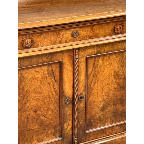 80 - A William IV walnut, gallery back sideboard. 19th Century. Circa 1830. 133x59x113cm