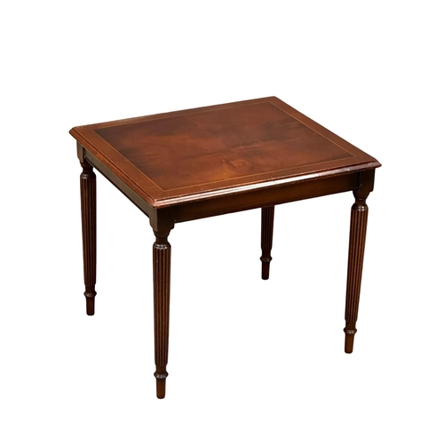 805 - A pair of Regency style inlaid mahogany lamp tables/side tables, on reeded legs. 47x40x41cm.