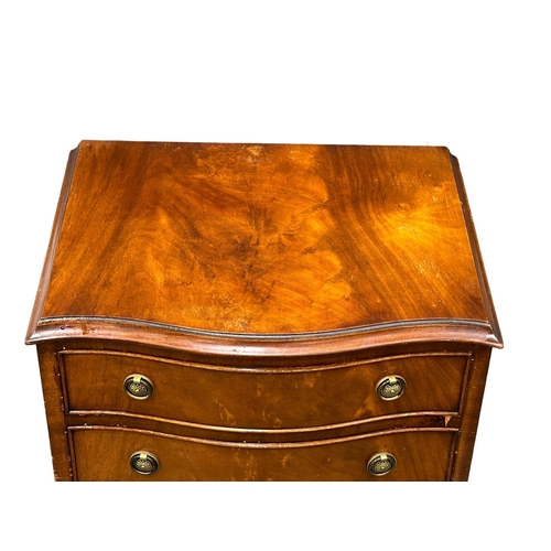 919 - A Georgian style mahogany serpentine front chest of drawers. 54x42x93cm