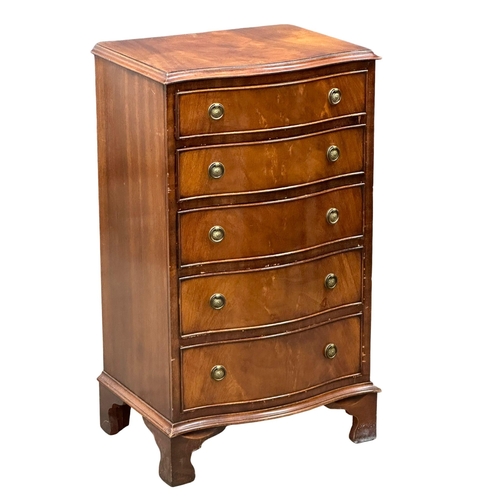 919 - A Georgian style mahogany serpentine front chest of drawers. 54x42x93cm