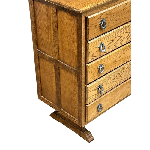 939 - A vintage oak chest of drawers. 77x46x100cm