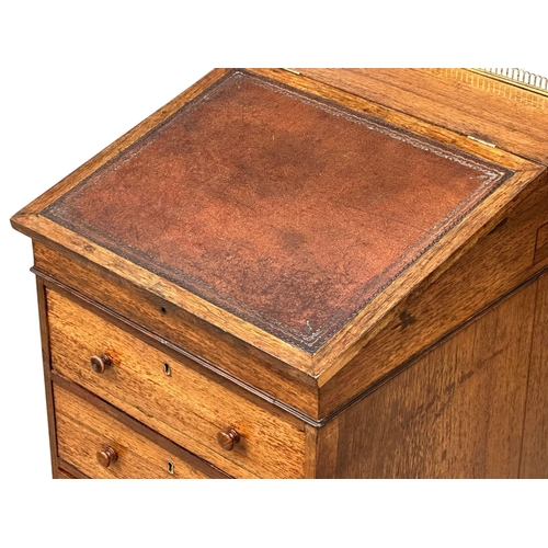 95 - A George IV rosewood davenport desk with leather top. Circa 1820.