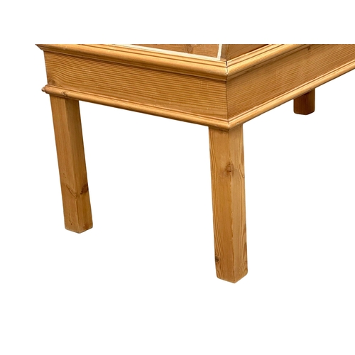 977 - A pine butlers tray coffee table. 95x47x56cm