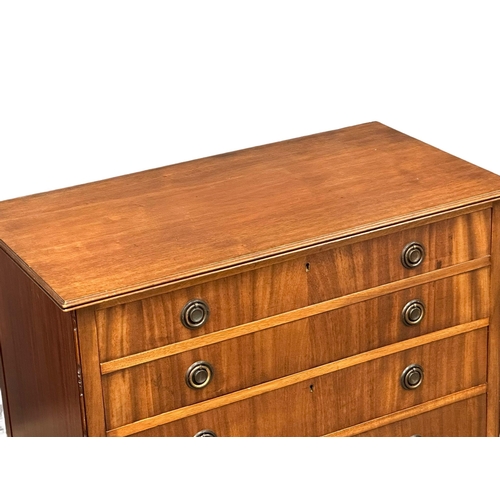 988 - A large Early 20th Century Georgian style mahogany chest of drawers. 95x51x112cm