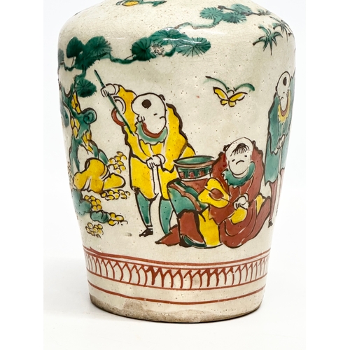 64 - An Early 19th Century Chinese Famille Verte vase. Daoguang Period (1820-1850) Ming Revival. 14x22cm