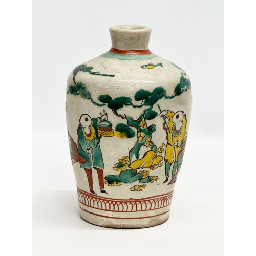 64 - An Early 19th Century Chinese Famille Verte vase. Daoguang Period (1820-1850) Ming Revival. 14x22cm