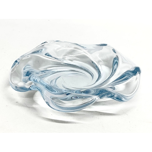 153 - Edvin Ohrstrom for Orrefors. A signed Swedish Mid Century swirl glass bowl. Circa 1950. 23x4cm. 8