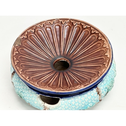 135 - A Late 19th Century Majolica spitoon. 20x9cm