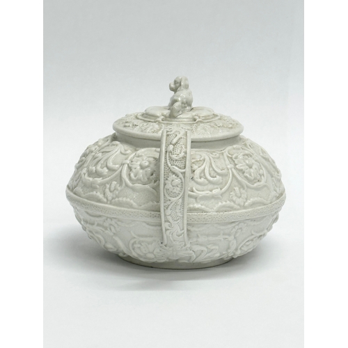 98 - An Early 19th Century Wedgwood Drabware, moulded relief teapot. George IV. Circa 1820-1830. 17x9x10c... 