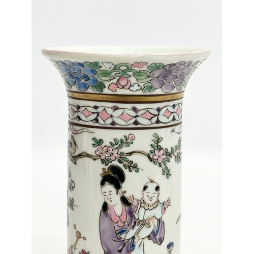 62 - A 19th/Early Century Chinese Famille Verte beaker vase. Late Qing Dynasty/Early Republic. 8.5x16.5cm