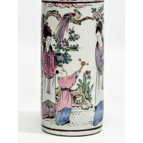 62 - A 19th/Early Century Chinese Famille Verte beaker vase. Late Qing Dynasty/Early Republic. 8.5x16.5cm