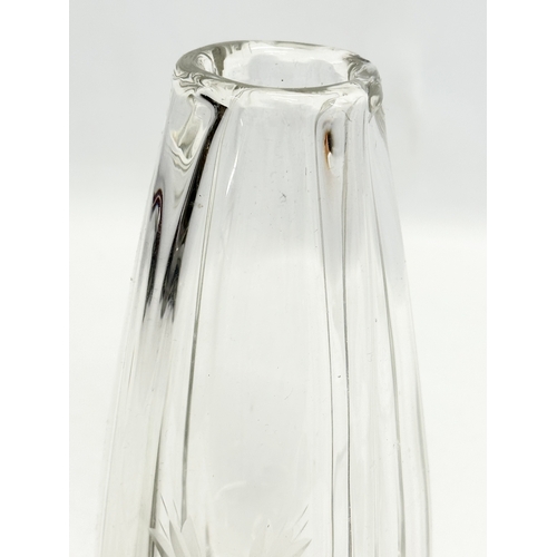 250 - Vicke Lindstrand. A 1950’s Swedish Mid Century glass vase, designed by Vicke Lindstrand for Kosta Bo... 