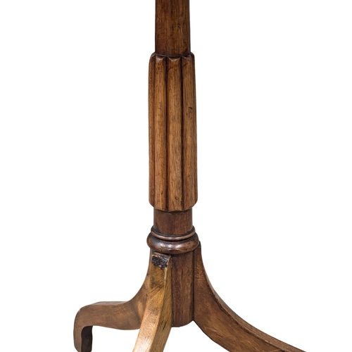 231 - An Early 19th Century George III mahogany pedestal table. Circa 1800. 48x42x71cm. 1