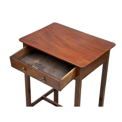 312 - An Early 19th Century George III mahogany side table with drawer. Circa 1800-1820. 51.5x38x73cm. 2