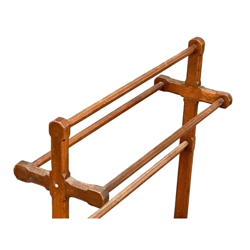 315 - A 19th Century Victorian walnut towel rail in the Gothic style. Circa 1880. 67x27x88cm. 2