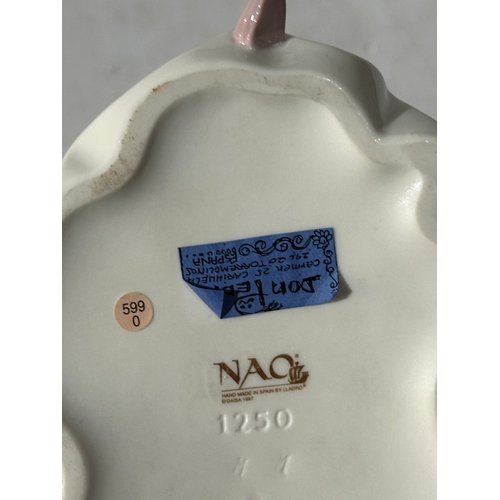 4 - A large NAO figurine. Relax. 21x29cm