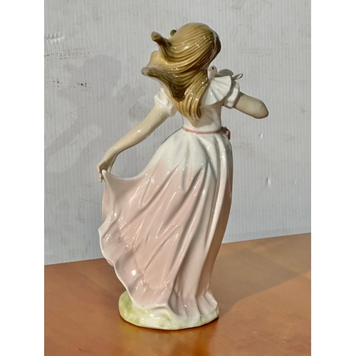 5 - A tall Tengra figurine. 28cm