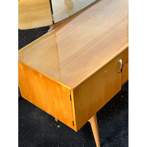 6 - A Mid Century dressing table by Meredew. 152x46.5x125.5cm