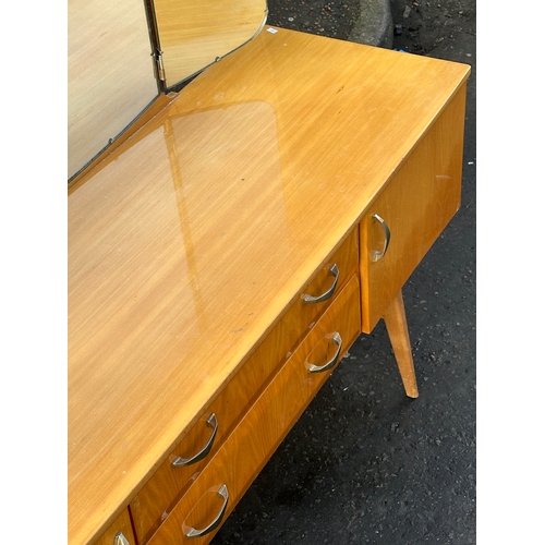 6 - A Mid Century dressing table by Meredew. 152x46.5x125.5cm