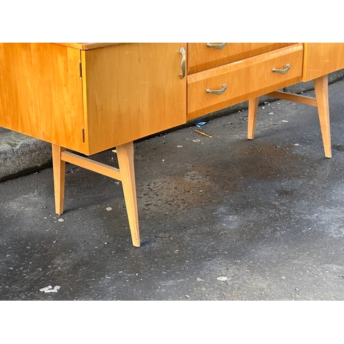 6 - A Mid Century dressing table by Meredew. 152x46.5x125.5cm