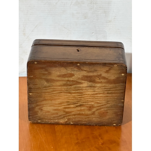 1A - A Victorian tea caddy. 20x15x10.5cm