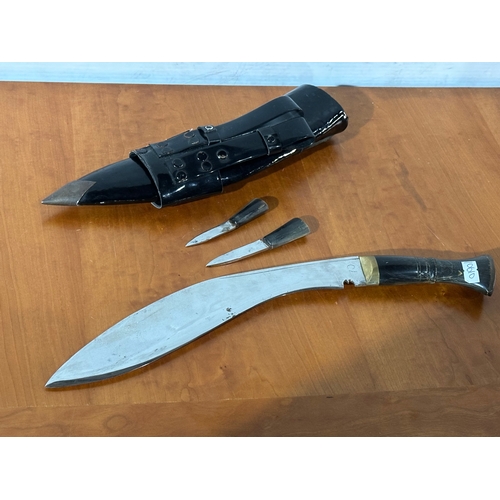 28 - A Gurkha style knife. 38cm