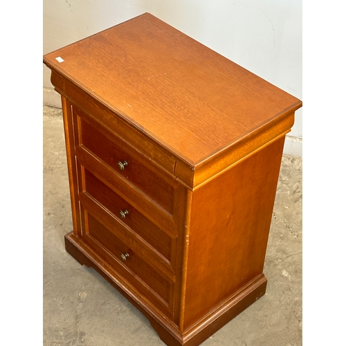 42 - A pair of bedside chests. 52.5x33.5x67cm
