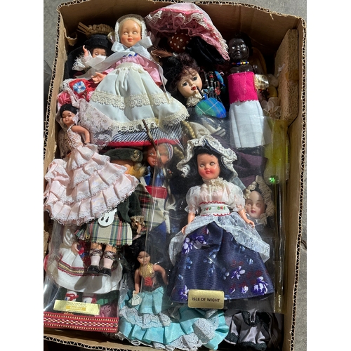 40 - A large collection of vintage dolls.