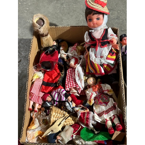 40 - A large collection of vintage dolls.