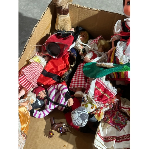 40 - A large collection of vintage dolls.