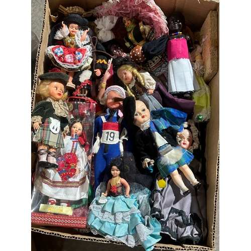 40 - A large collection of vintage dolls.