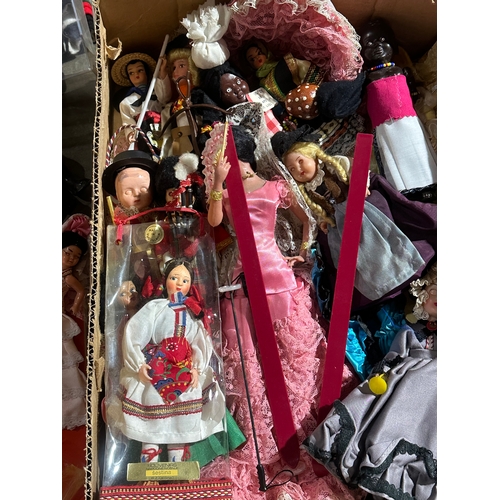 40 - A large collection of vintage dolls.