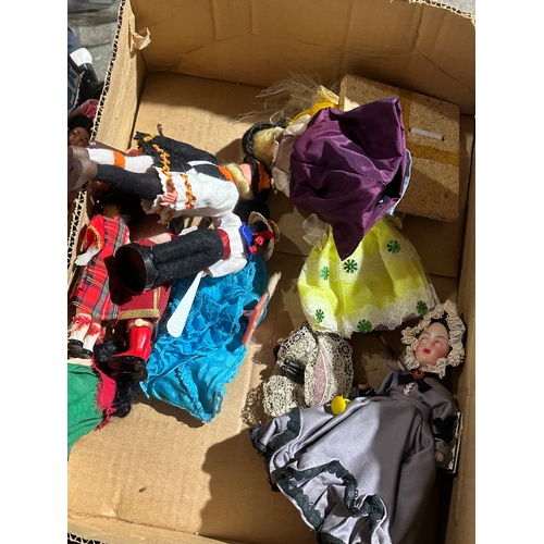 40 - A large collection of vintage dolls.